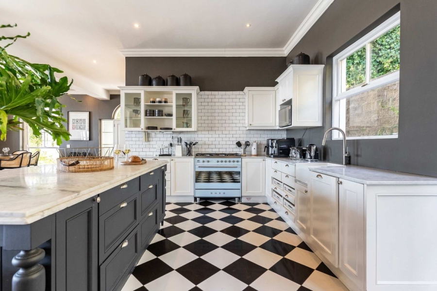 To Let 4 Bedroom Property for Rent in Camps Bay Western Cape